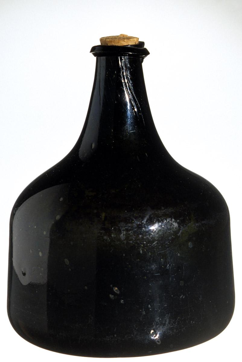 1959.1729 Glass bottle (view 2)