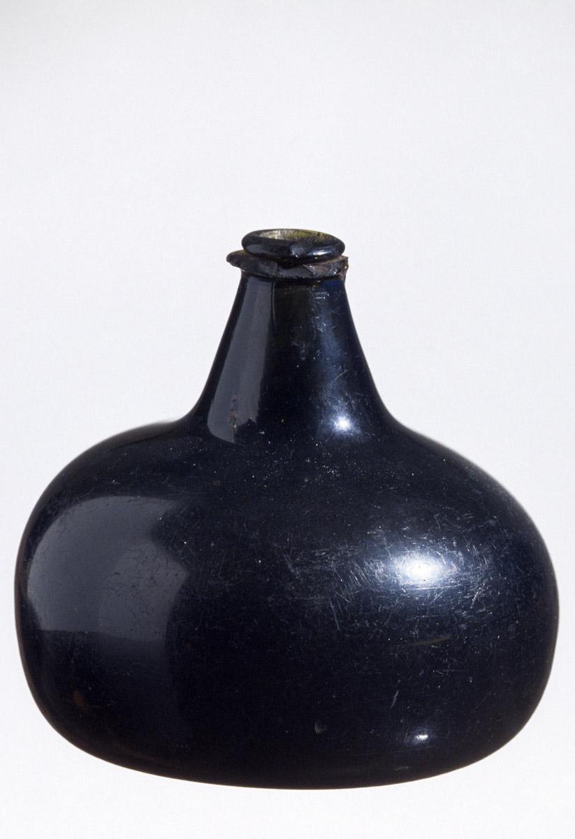 1959.1736 Wine bottle