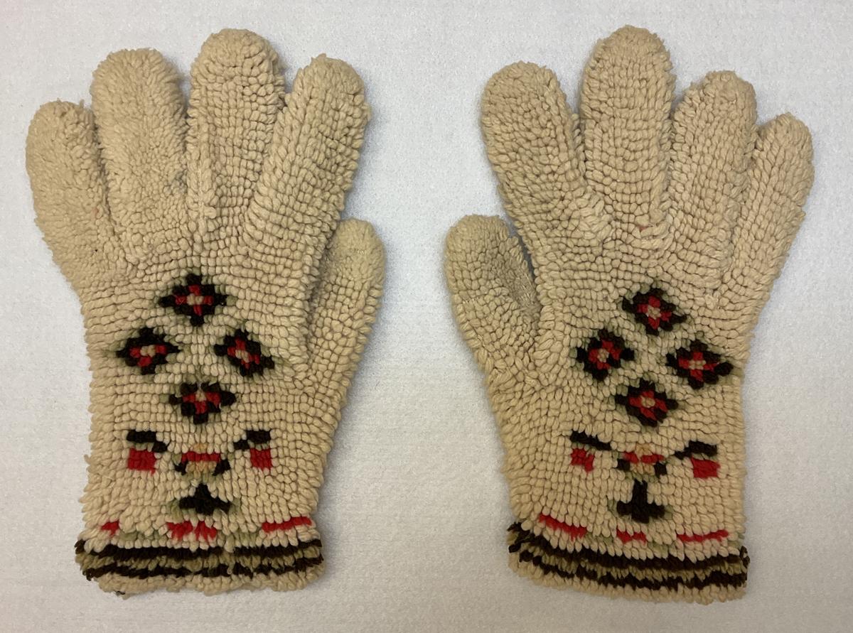 2017.0019.106 A, B Gloves, Reg Image, overall