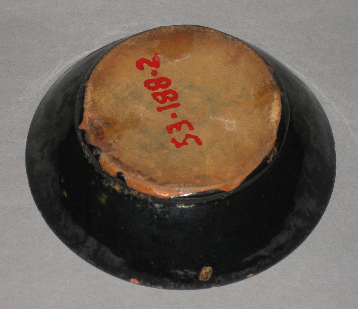 1953.0188.002 Saucer (bottom)