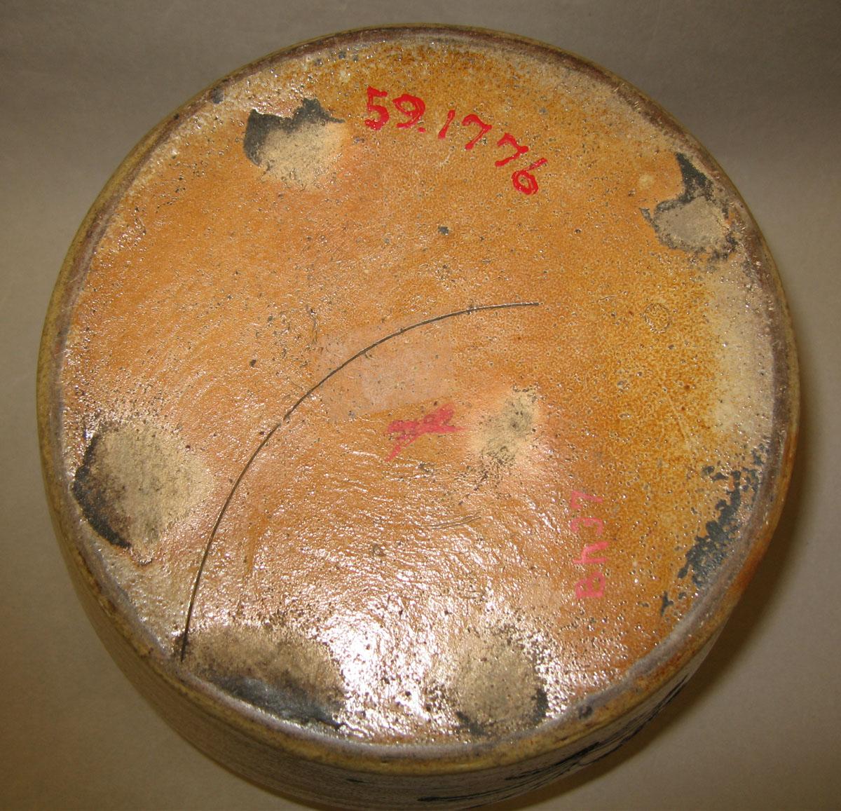 1959.1776 Stoneware Pot (underside)