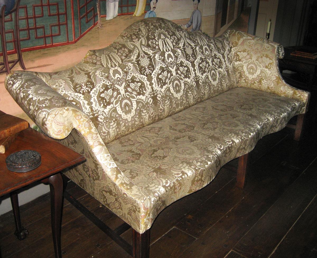 1951.0007 Sofa view 2