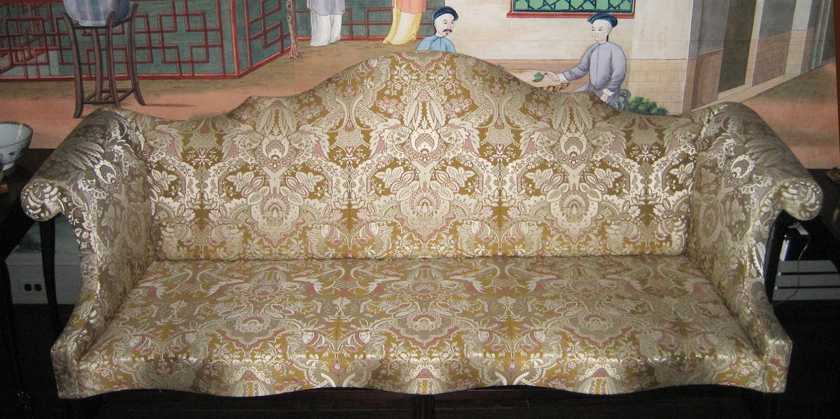1951.0007 Sofa view 3