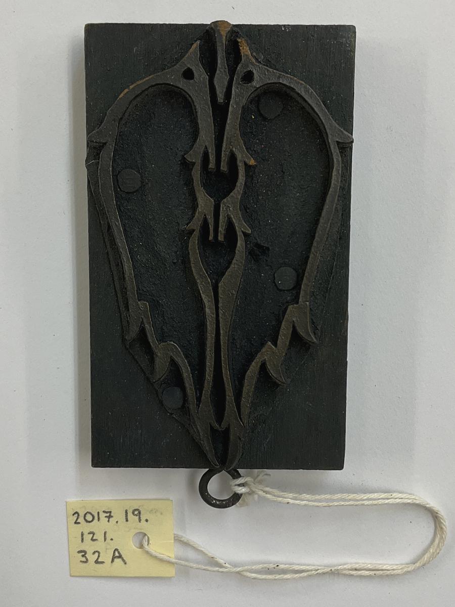 2017.0019.121.032 A Tool (for textiles), Textile printing block, Reg Image, overall