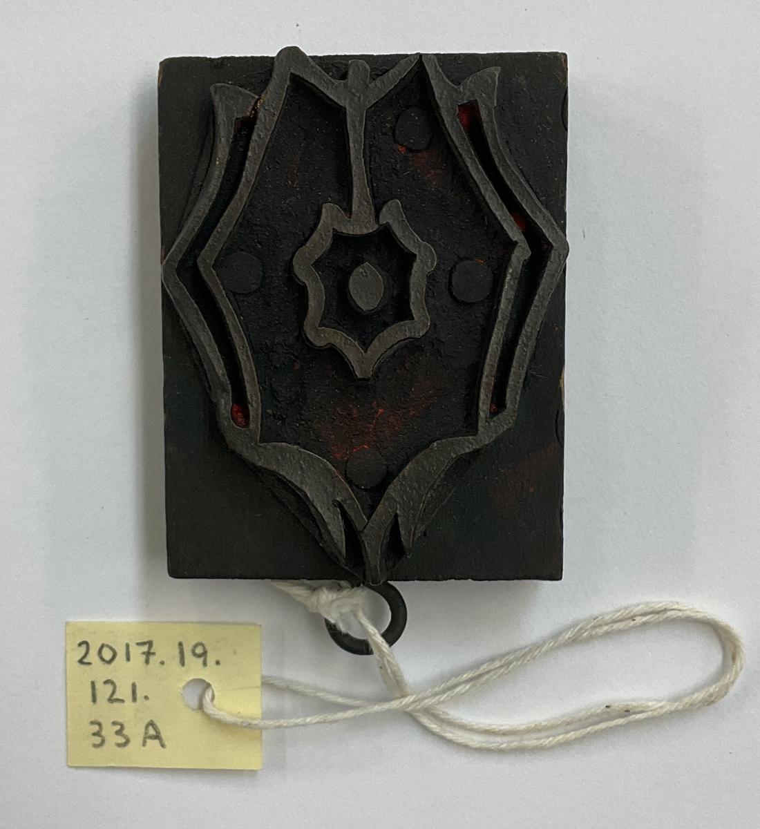 2017.0019.121.033 A Tool (for textiles), Textile printing block, Reg Image, overall