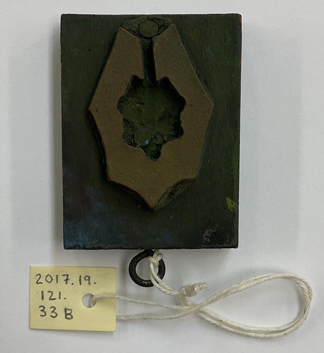 2017.0019.121.033 B Tool (for textiles), Textile printing block, Reg Image, overall
