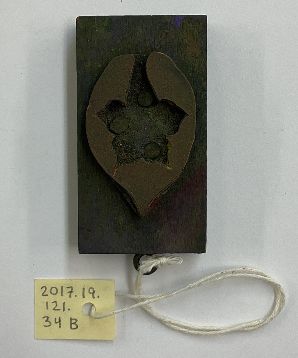2017.0019.121.034 B Tool (for textiles), Textile printing block, Reg Image, overall