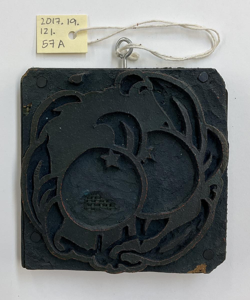 2017.0019.121.057 A Tool (for textiles), Textile printing block, Reg Image, overall