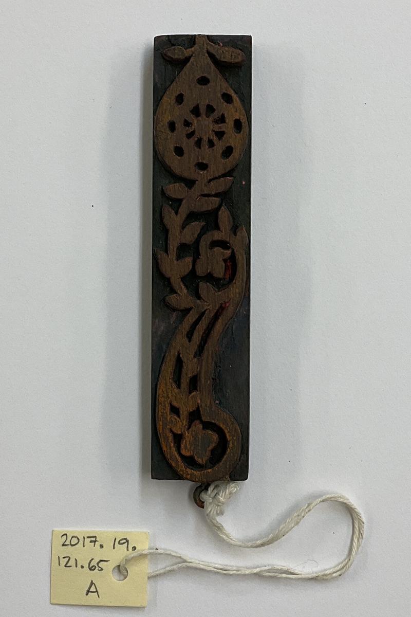 2017.0019.121.065 A Tool (for textiles), Textile printing block, Reg Image, overall