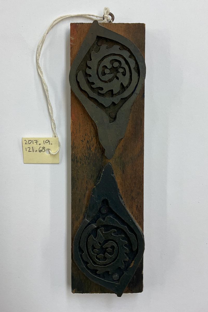 2017.0019.121.068 Tool (for textiles), Textile printing block, Reg Image, overall