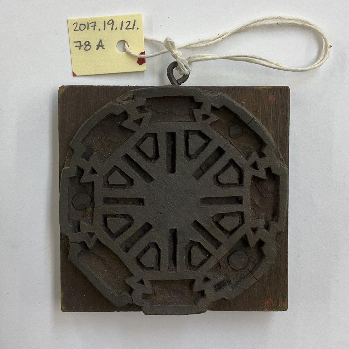 2017.0019.121.078 A Tool (for textiles), Textile printing block, Reg Image, overall