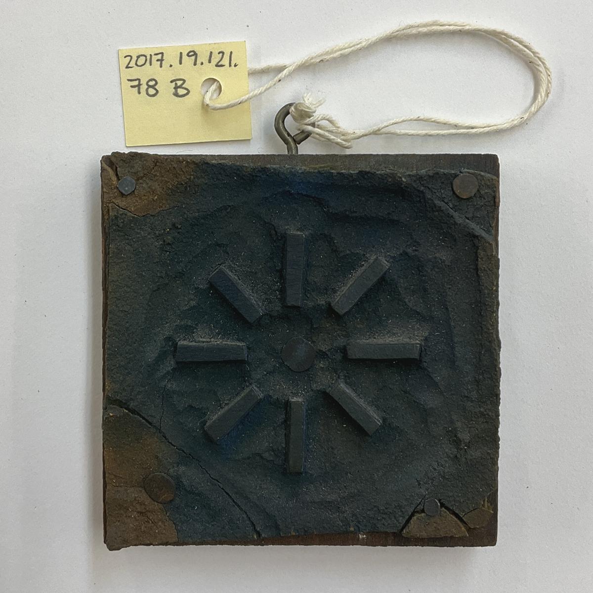 2017.0019.121.078 B Tool (for textiles), Textile printing block, Reg Image, overall