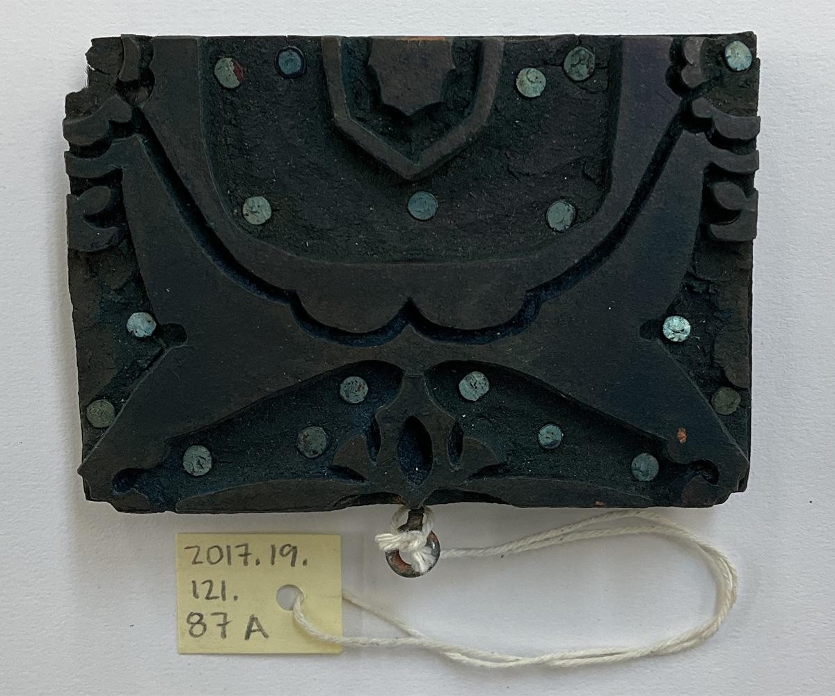 2017.0019.121.087 A Tool (for textiles), Textile printing block, Reg Image, overall
