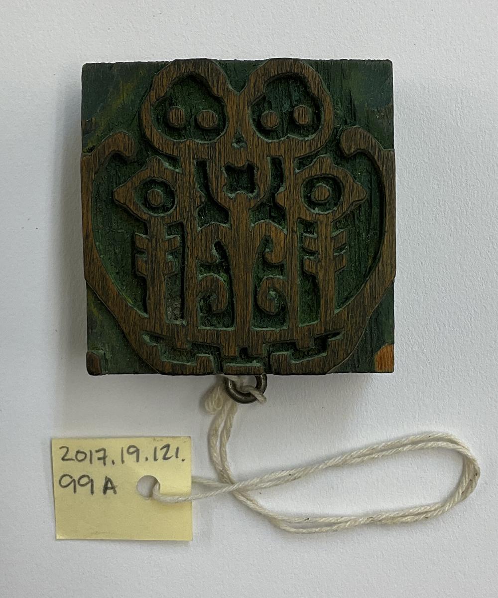2017.0019.121.099 A Tool (for textiles), Textile printing block, Reg Image, overall