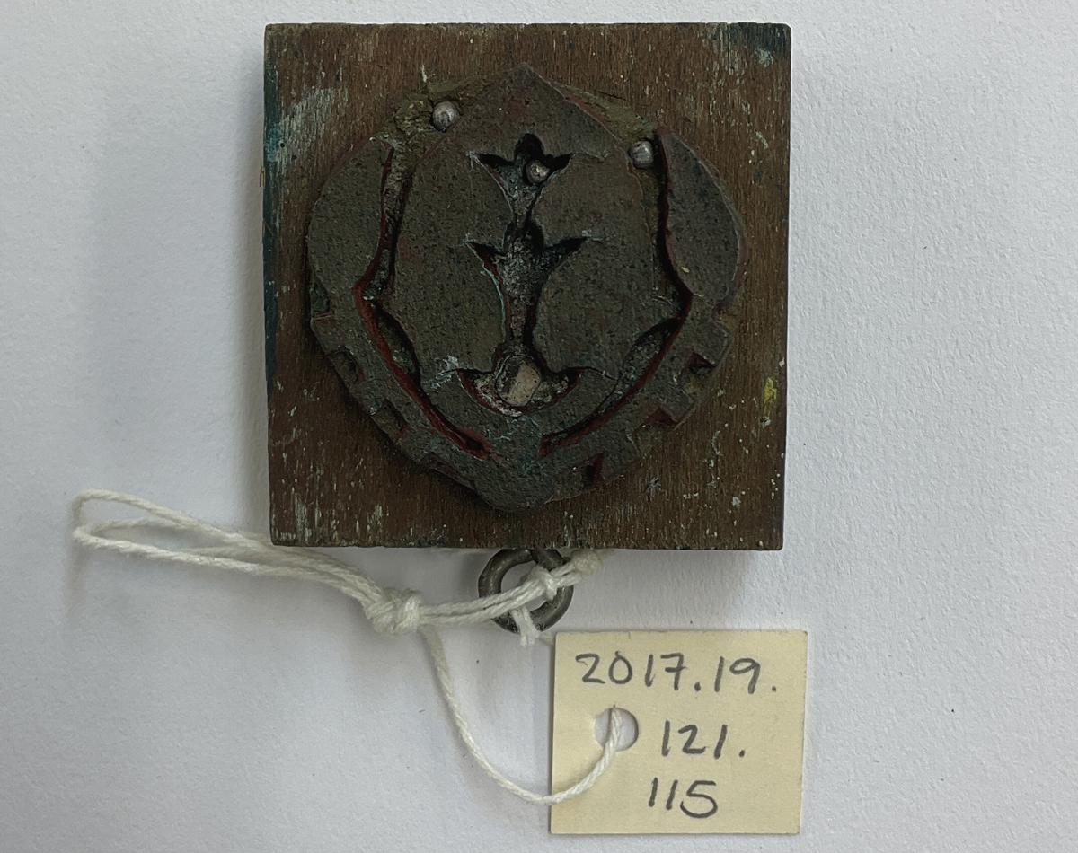 2017.0019.121.115 Tool (for textiles), Textile printing block, Reg Image, overall
