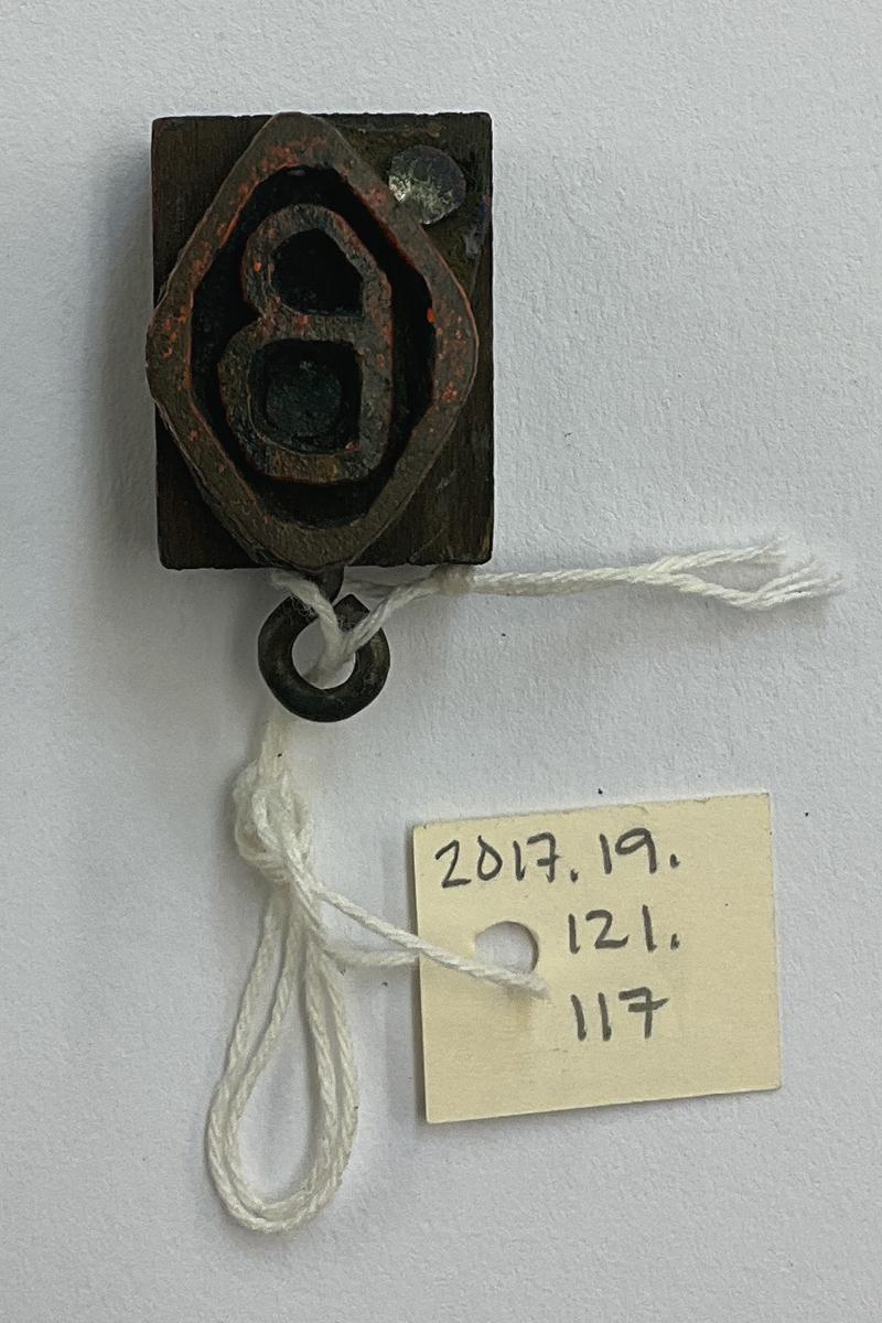 2017.0019.121.117 Tool (for textiles), Textile printing block, Reg Image, overall