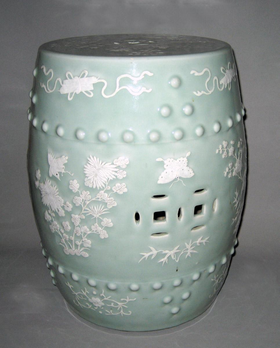 1959.1810.001 Porcelain garden seat