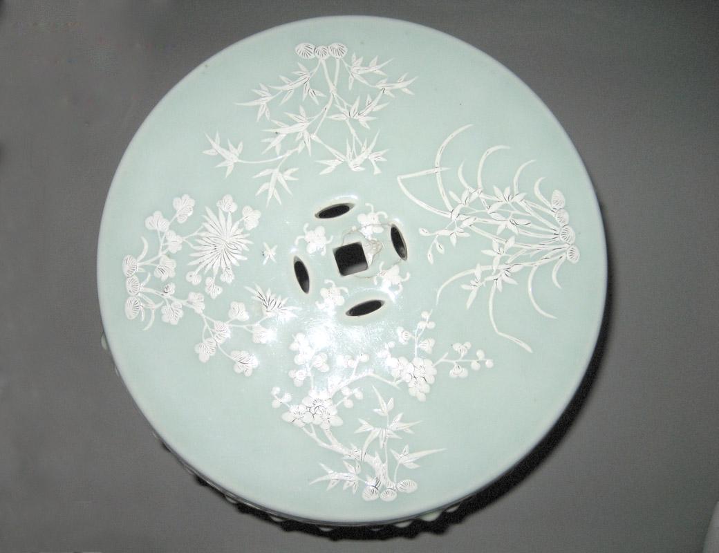 1959.1810.001 Porcelain garden seat top