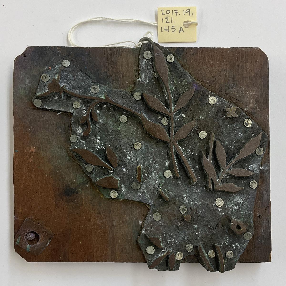2017.0019.121.145 A Tool (for textiles), Textile printing block, Reg Image, overall