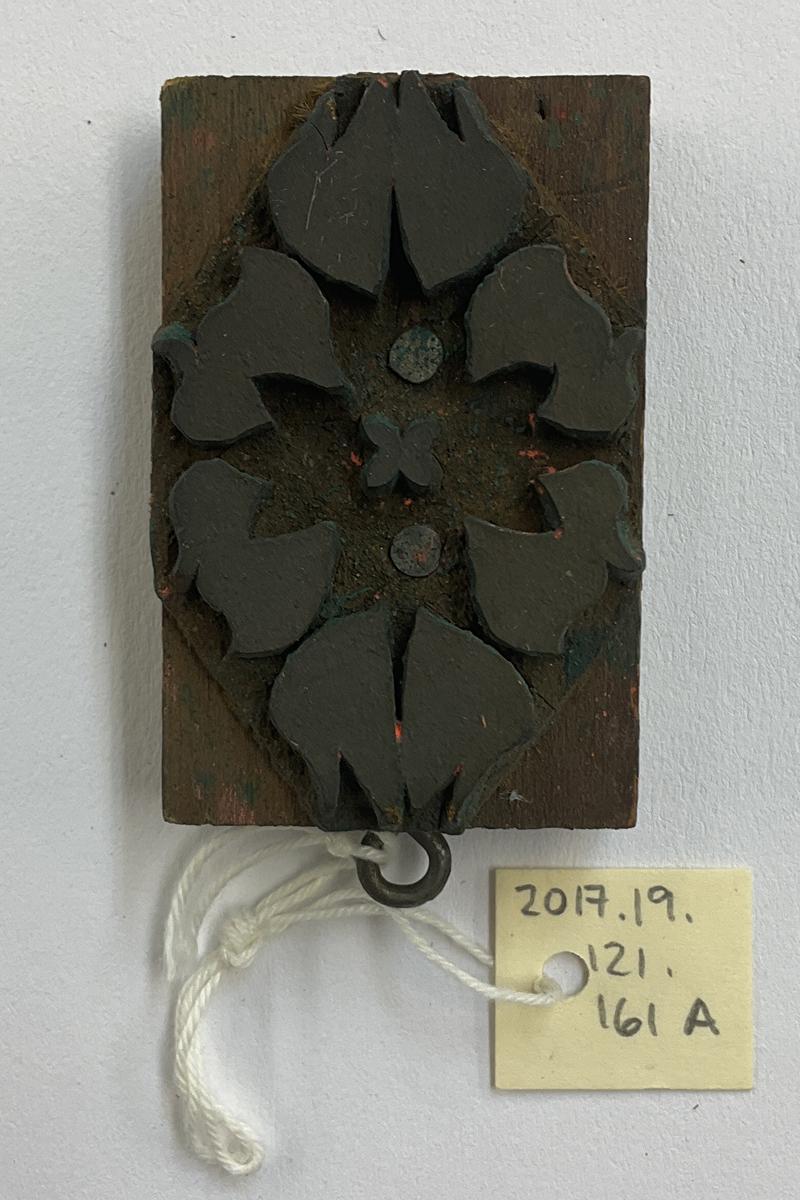 2017.0019.121.161 A Tool (for textiles), Textile printing block, Reg Image, overall