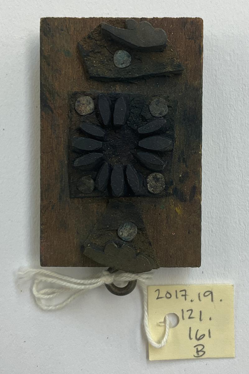 2017.0019.121.161 B Tool (for textiles), Textile printing block, Reg Image, overall