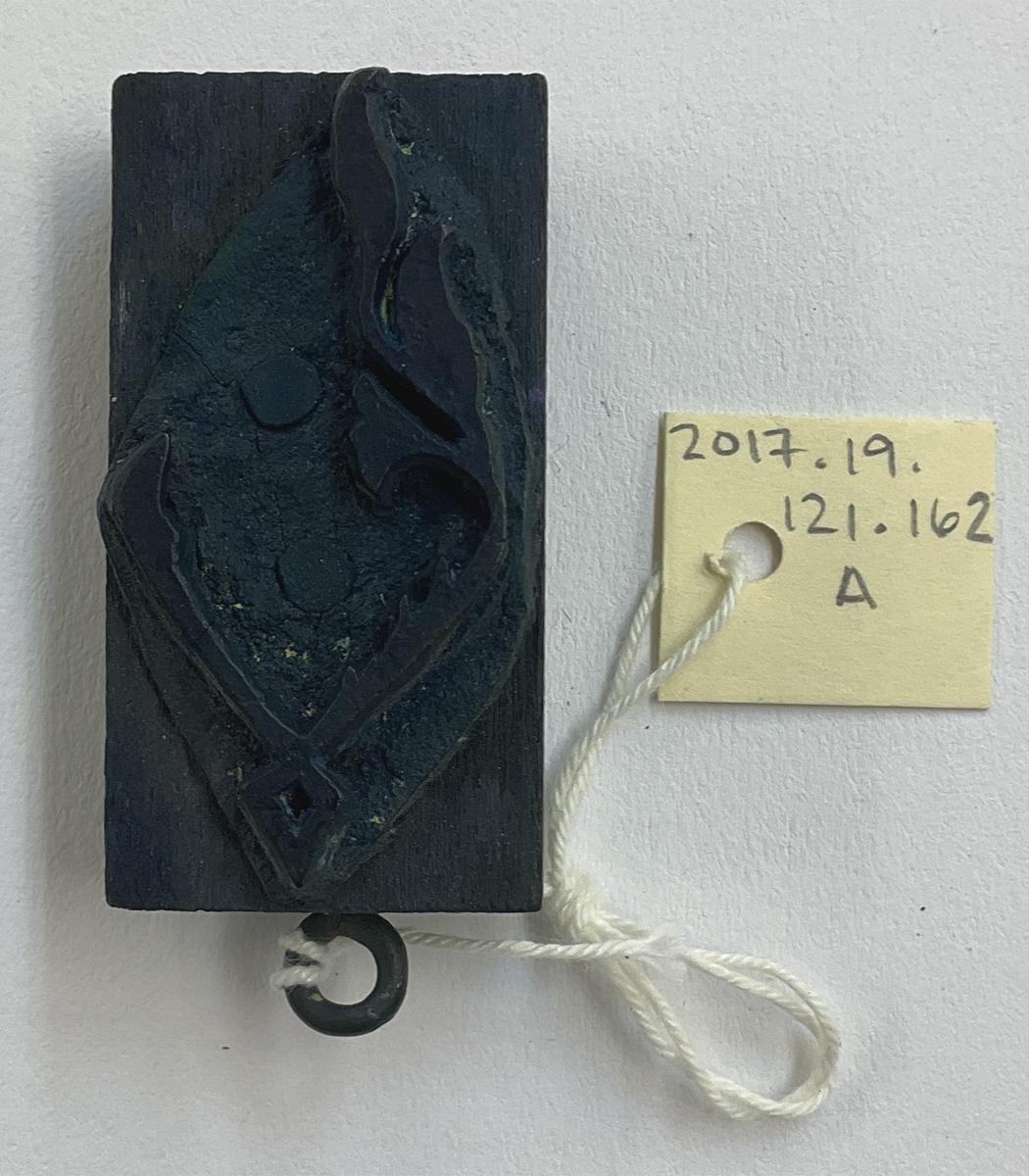 2017.0019.121.162 A Tool (for textiles), Textile printing block, Reg Image, overall