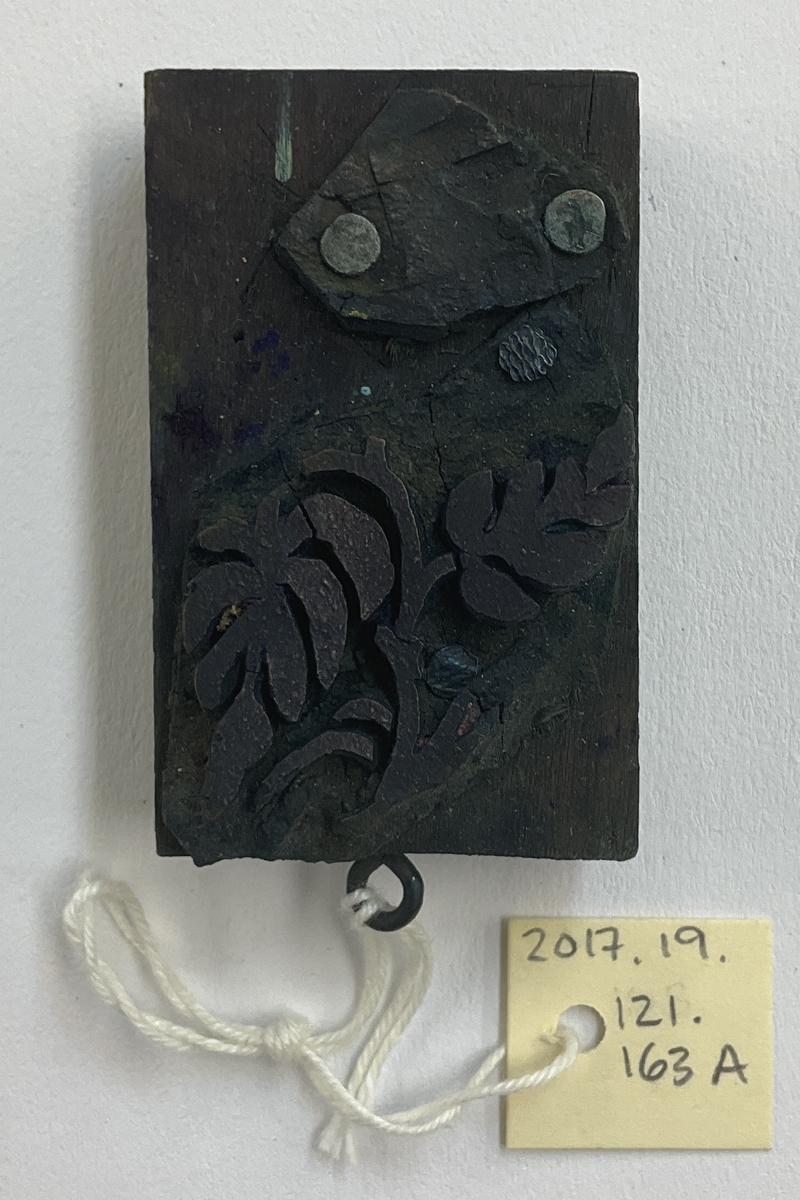 2017.0019.121.163 A Tool (for textiles), Textile printing block, Reg Image, overall