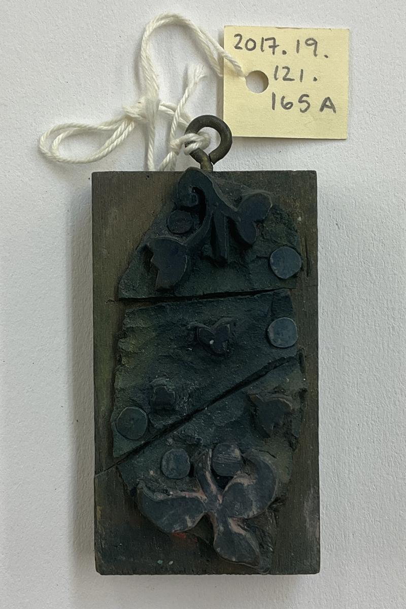2017.0019.121.165 A Tool (for textiles), Textile printing block, Reg Image, overall