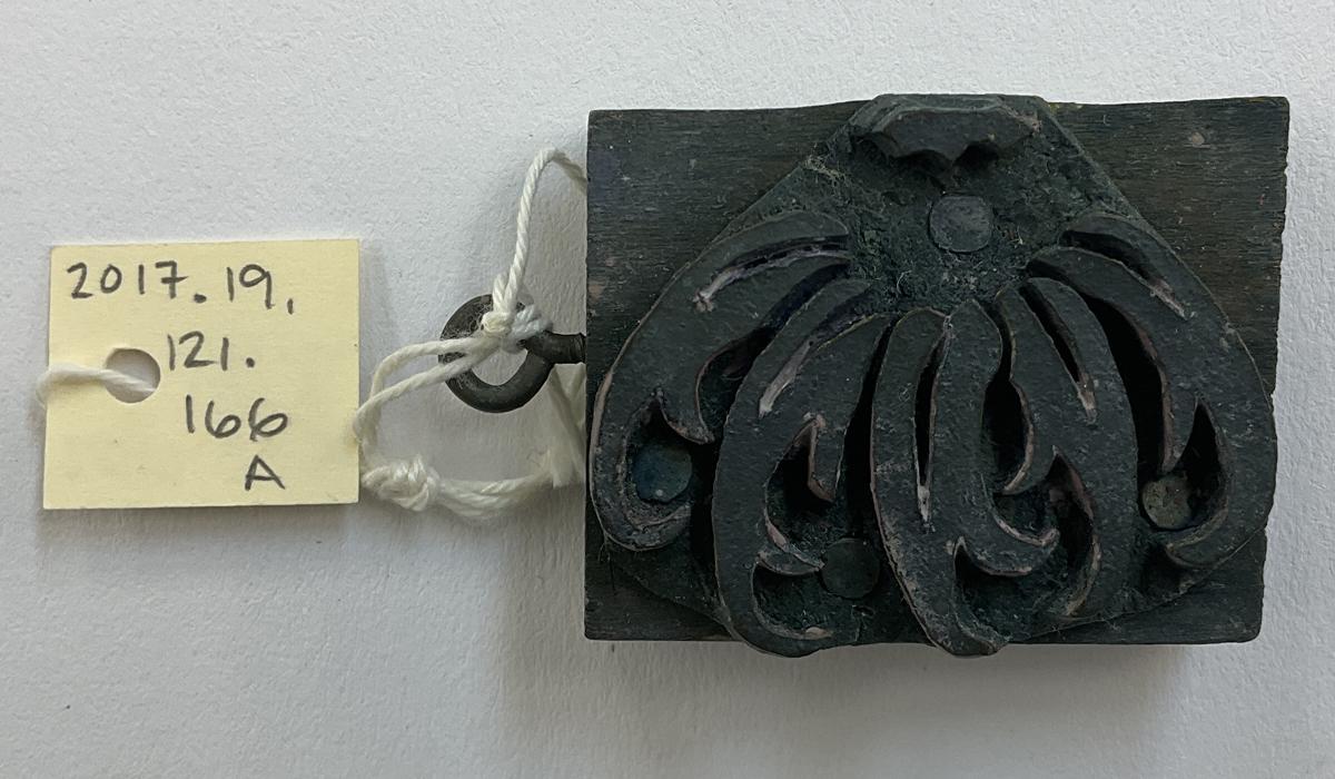 2017.0019.121.166 A Tool (for textiles), Textile printing block, Reg Image, overall