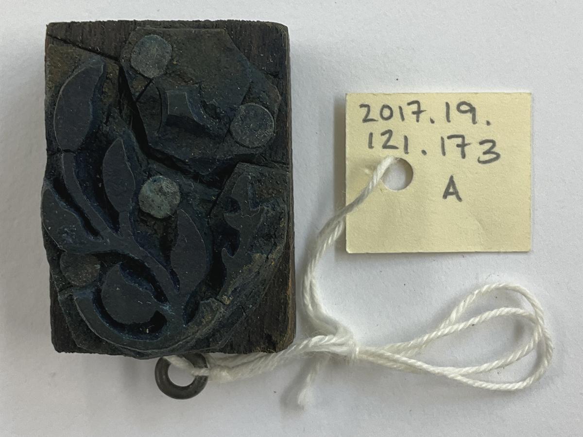 2017.0019.121.173 A Tool (for textiles), Textile printing block, Reg Image, overall