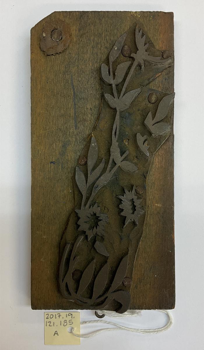 2017.0019.121.185 A Tool (for textiles), Textile printing block, Reg Image, overall