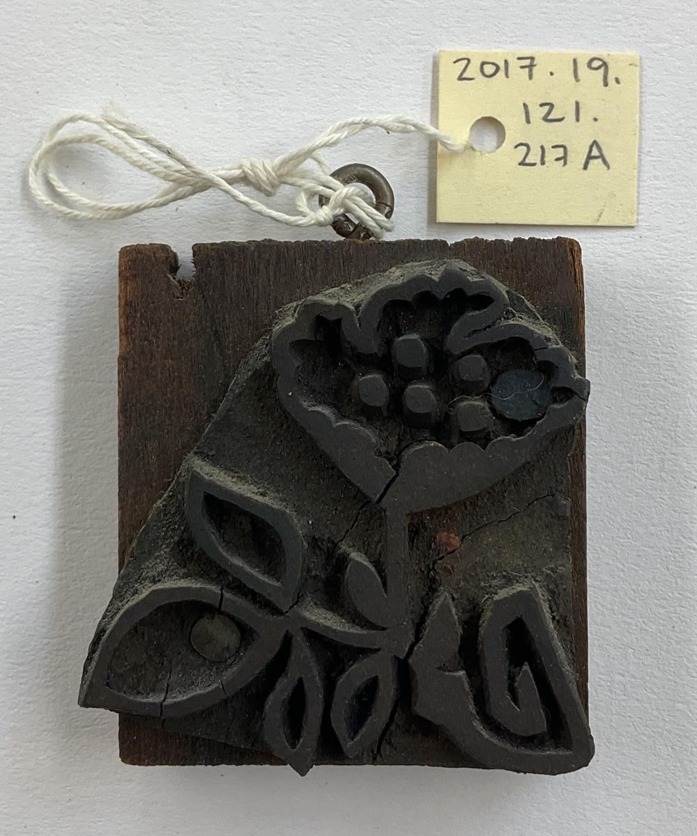 2017.0019.121.217 A Tool (for textiles), Textile printing block, Reg Image, overall
