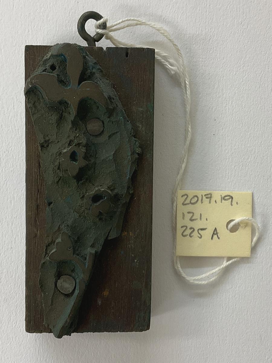 2017.0019.121.225 A Tool (for textiles), Textile printing block, Reg Image, overall