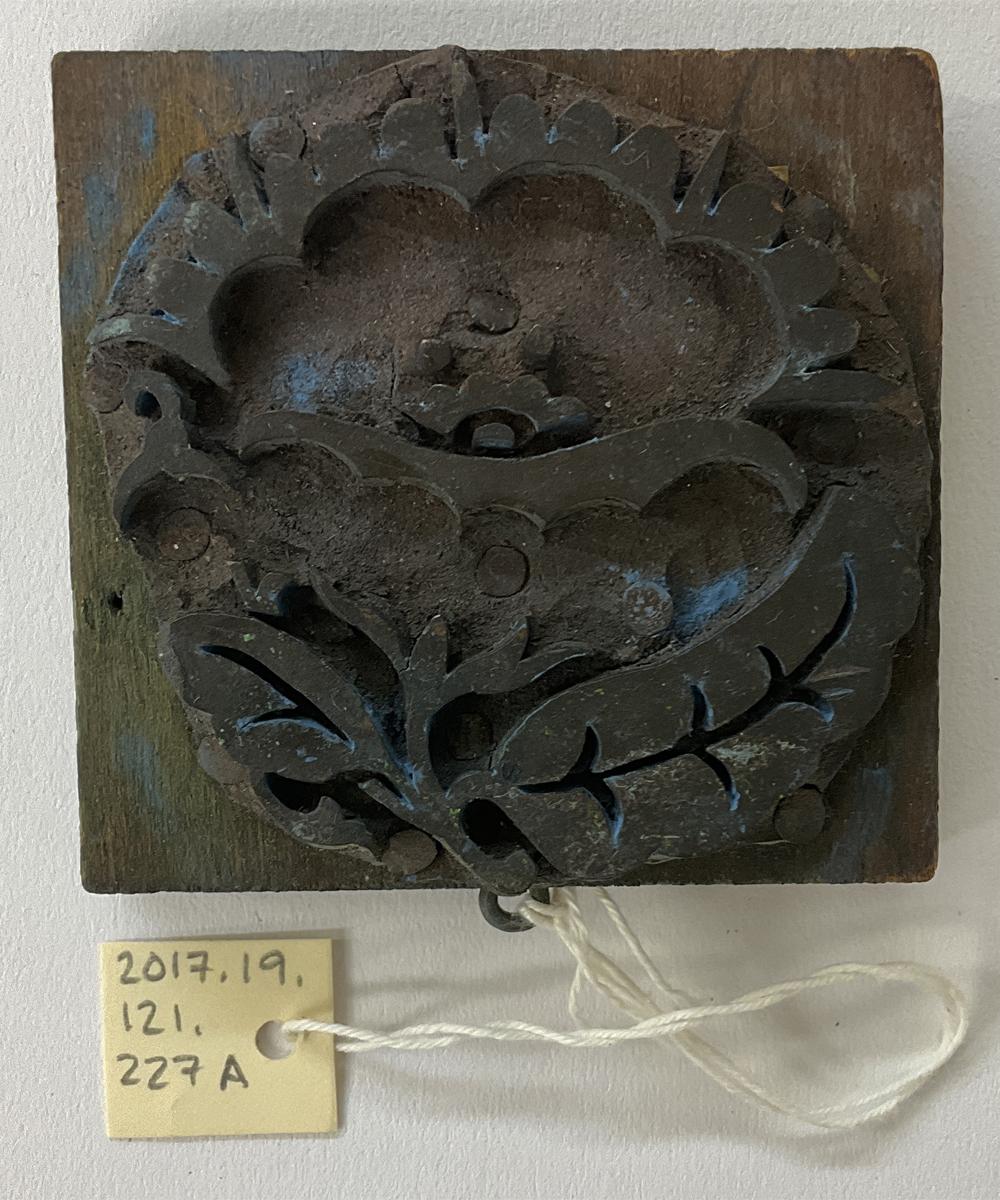 2017.0019.121.227 A Tool (for textiles), Textile printing block, Reg Image, overall