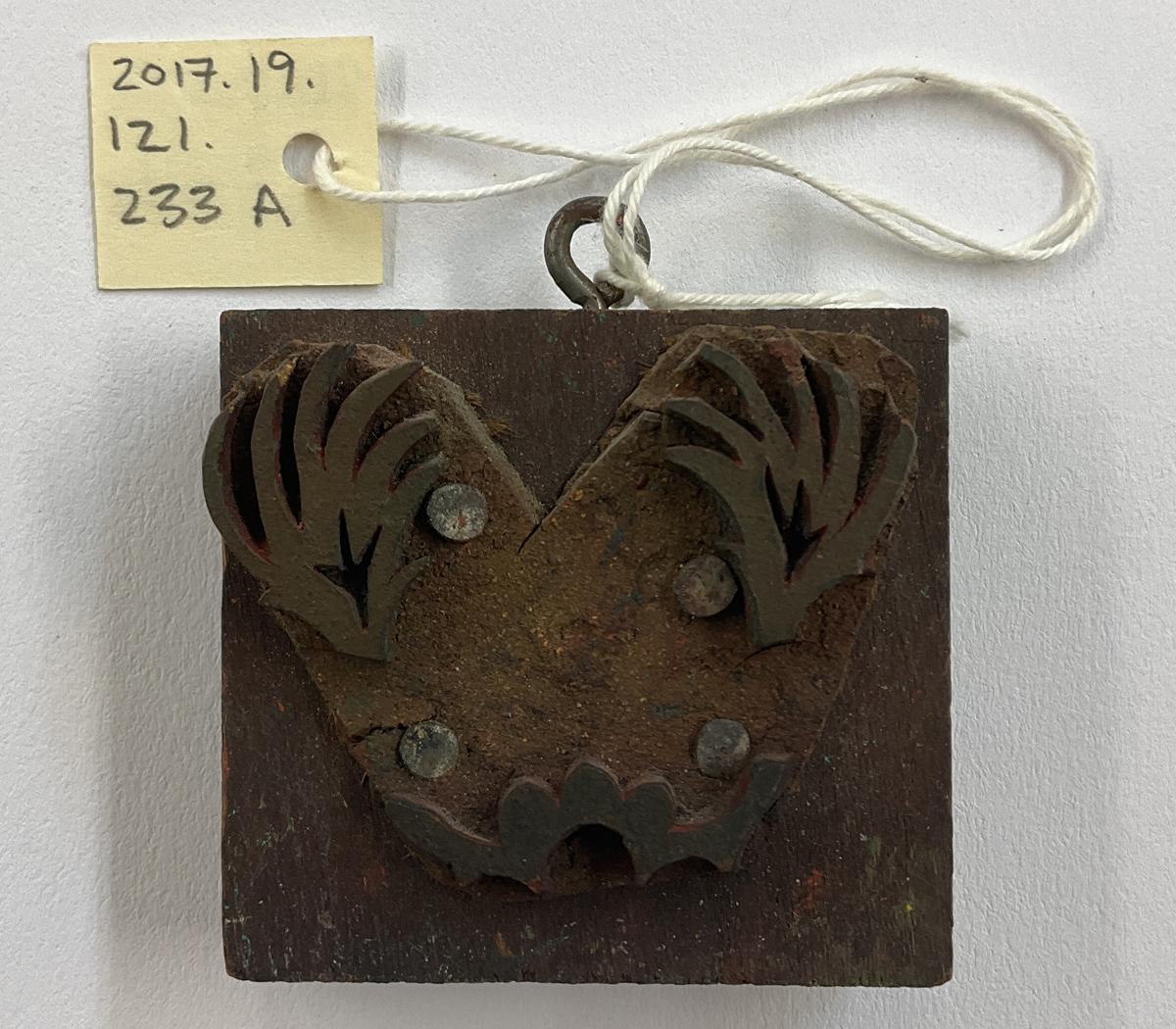 2017.0019.121.233 A Tool (for textiles), Textile printing block, Reg Image, overall