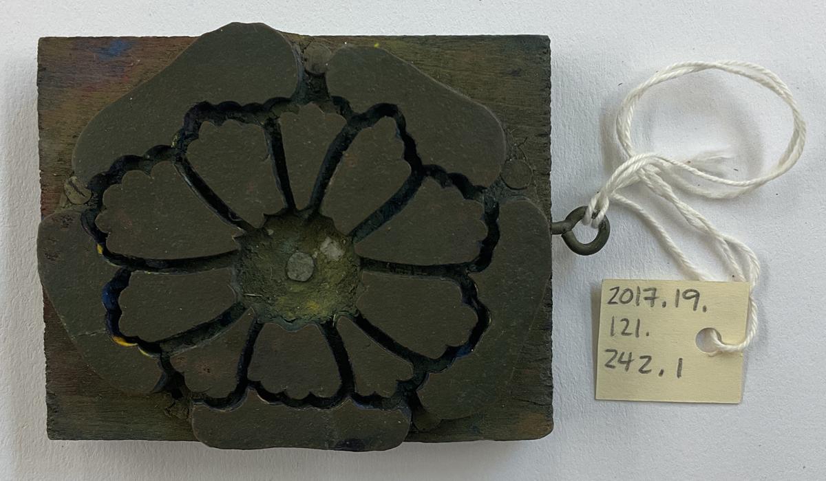 2017.0019.121.242.001 Tool (for textiles), Textile printing block, Reg Image, overall