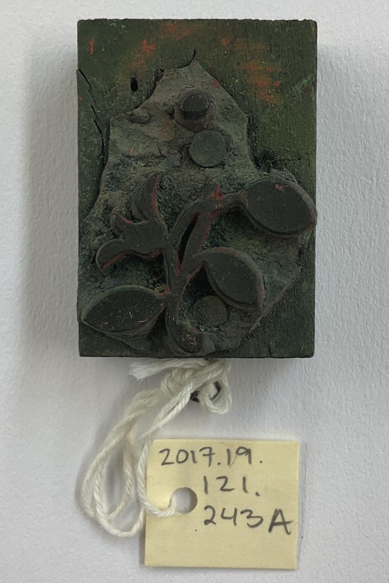 2017.0019.121.243 A Tool (for textiles), Textile printing block, Reg Image, overall