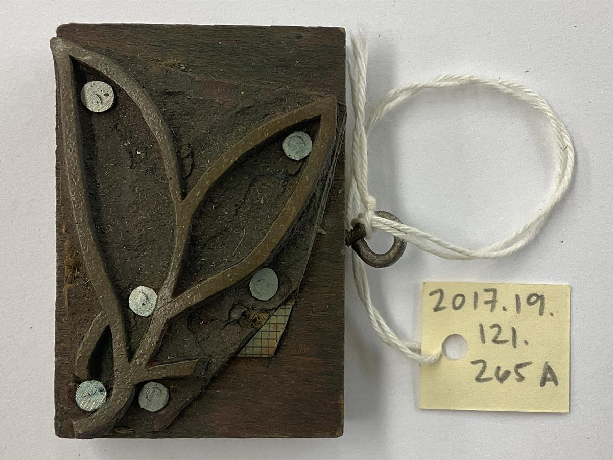 2017.0019.121.265 A Tool (for textiles), Textile printing block, Reg Image, overall