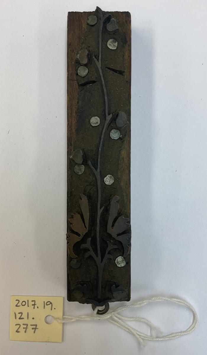 2017.0019.121.277 Tool (for textiles), Textile printing block, Reg Image, overall