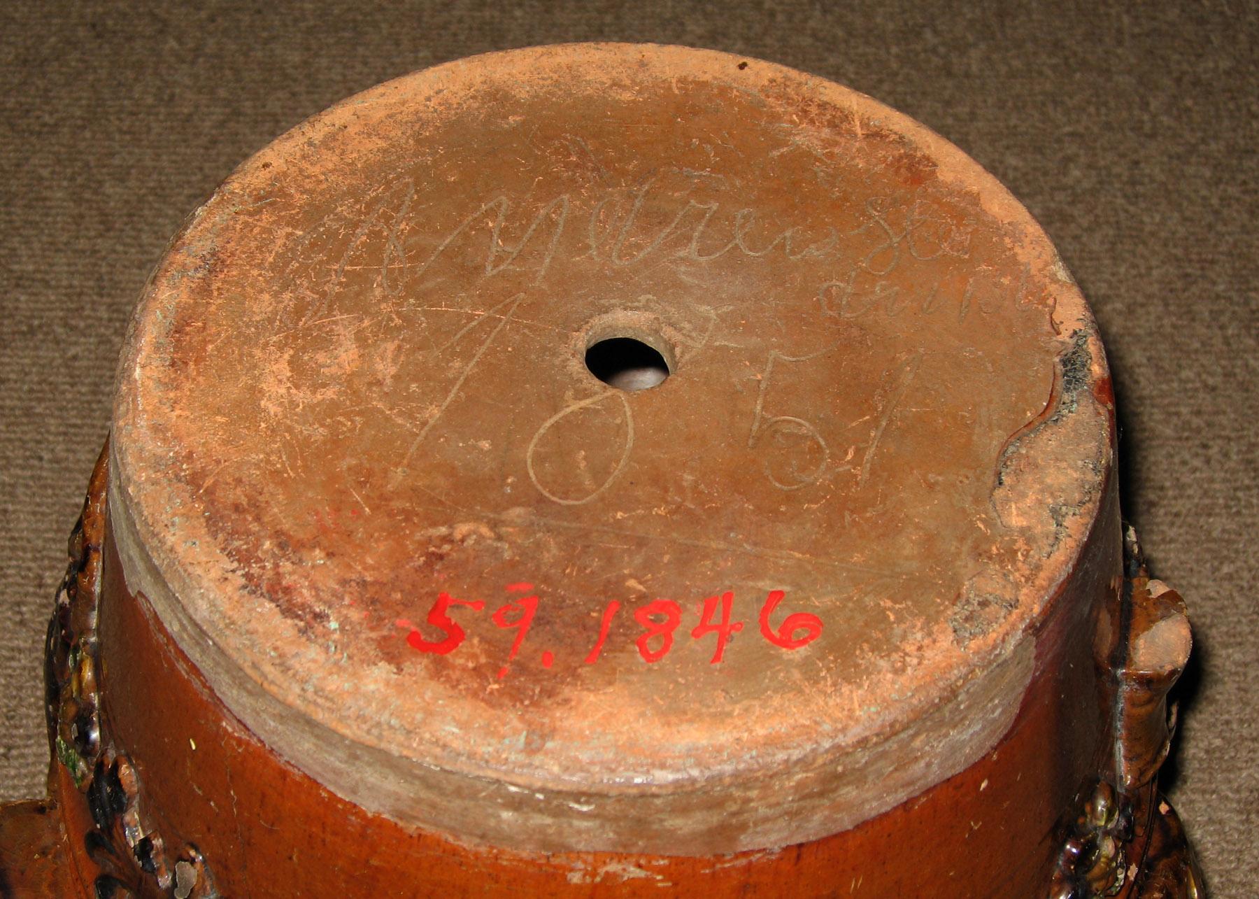 1959.1846 Flowerpot (bottom)