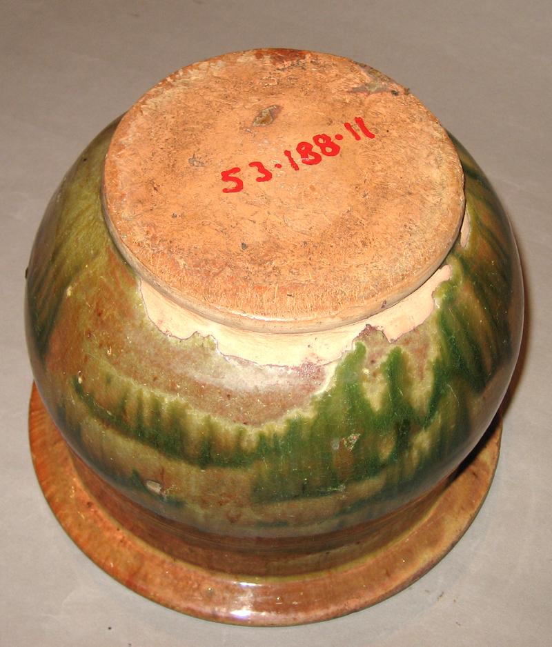 1953.0188.011 Chamber Pot (underside)