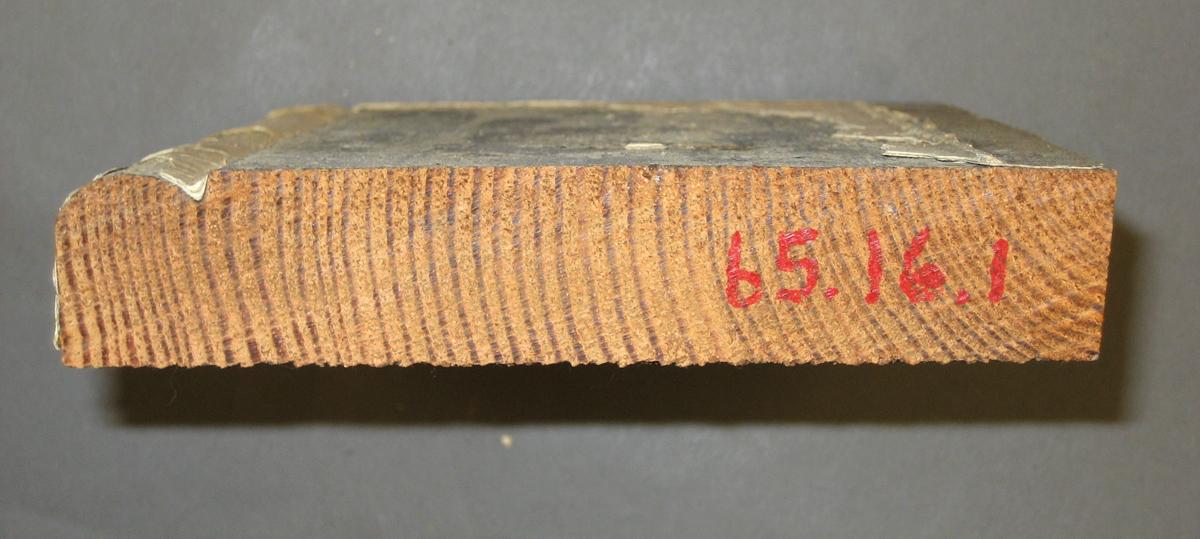 1965.0016.001 Board side view
