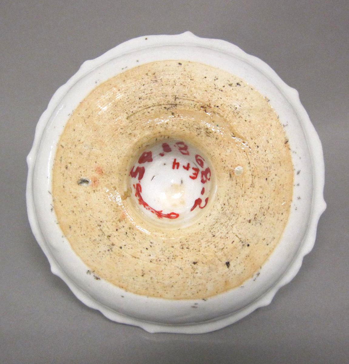 1959.1868.002 Porcelain candlestick underside