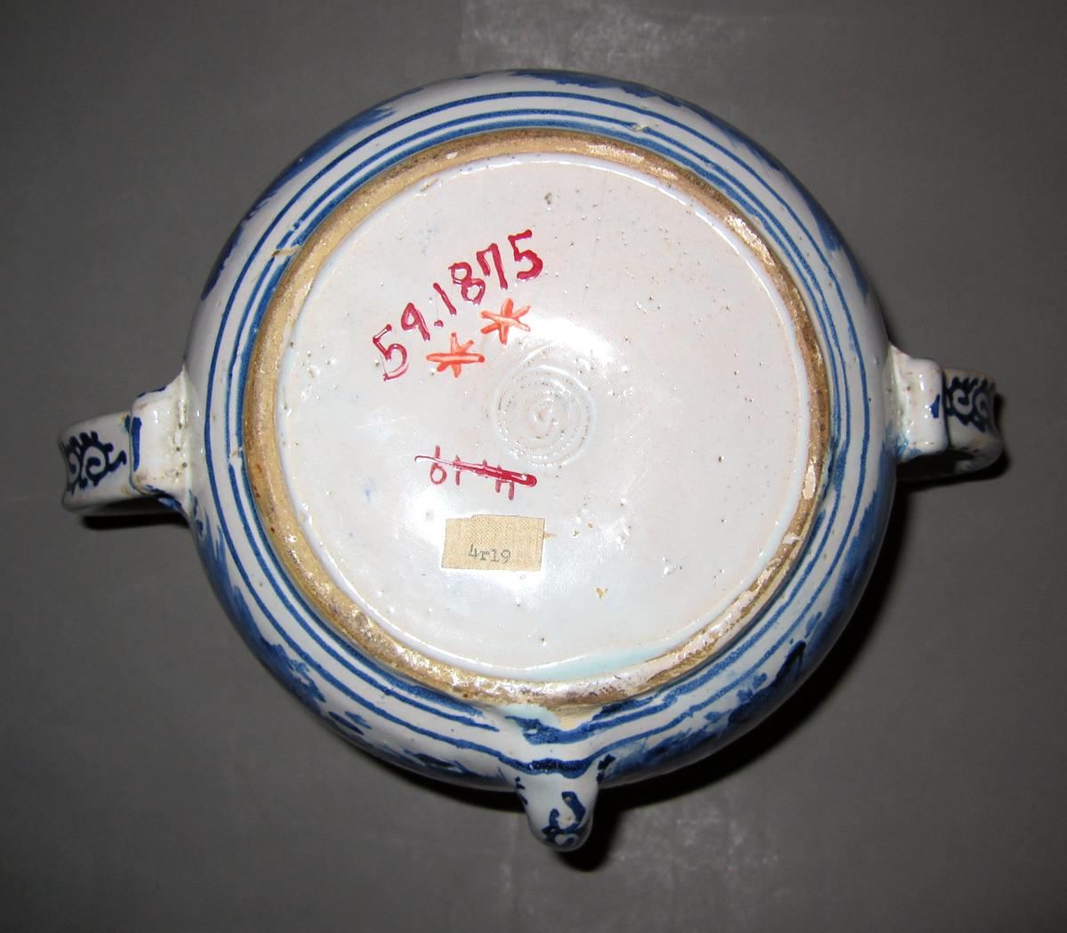 1959.1875 Delft posset pot underside