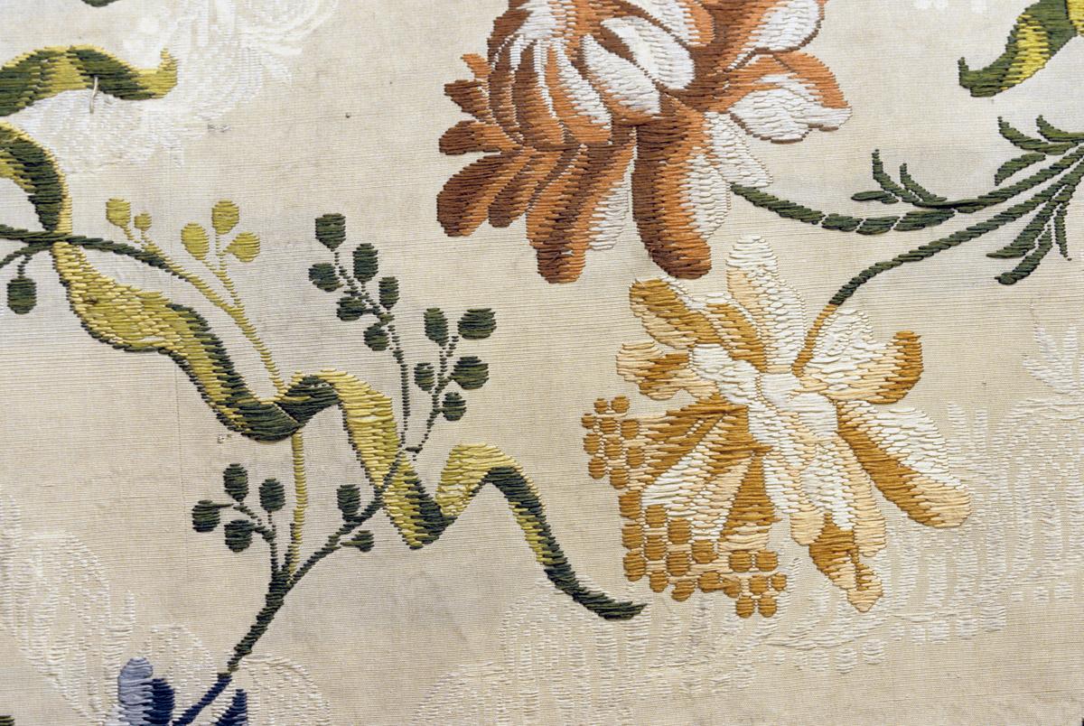 1959.1877 Settee, detail 5