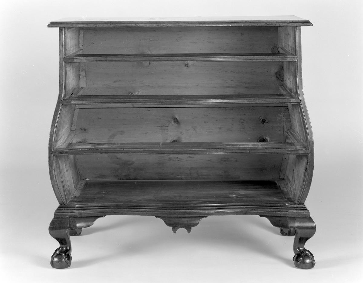 1959.1881 Chest of drawers (bw, no drawers)
