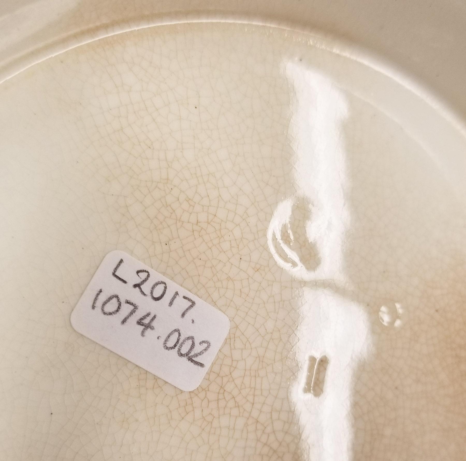 2021.0019.002.001 Dish, detail 1, reverse