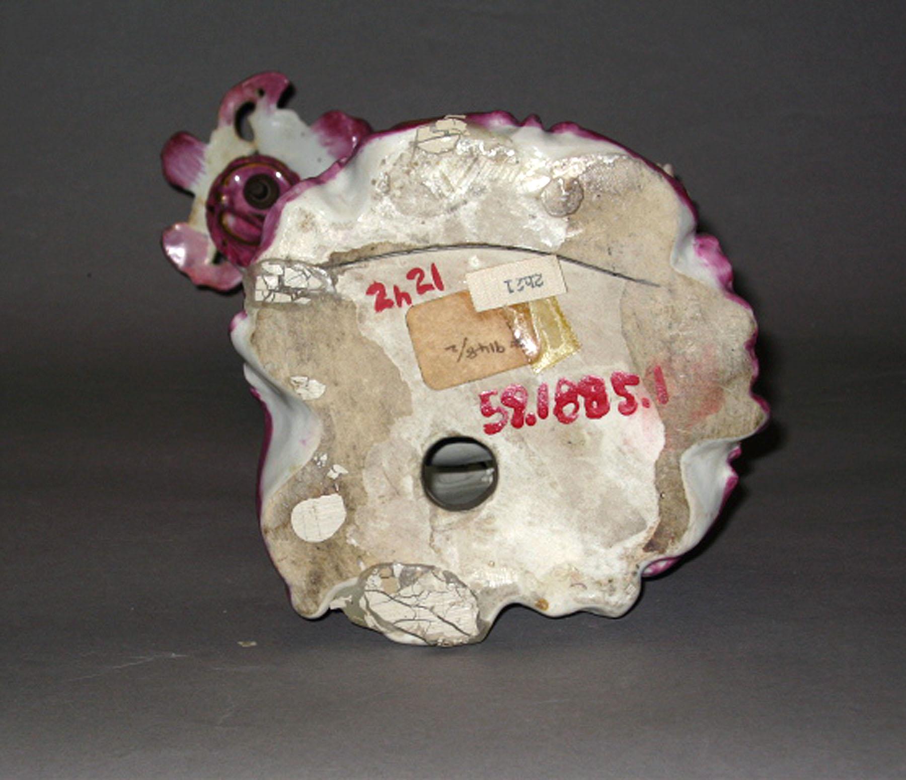 1959.1885.001 Porcelain candlestick figure (underside)