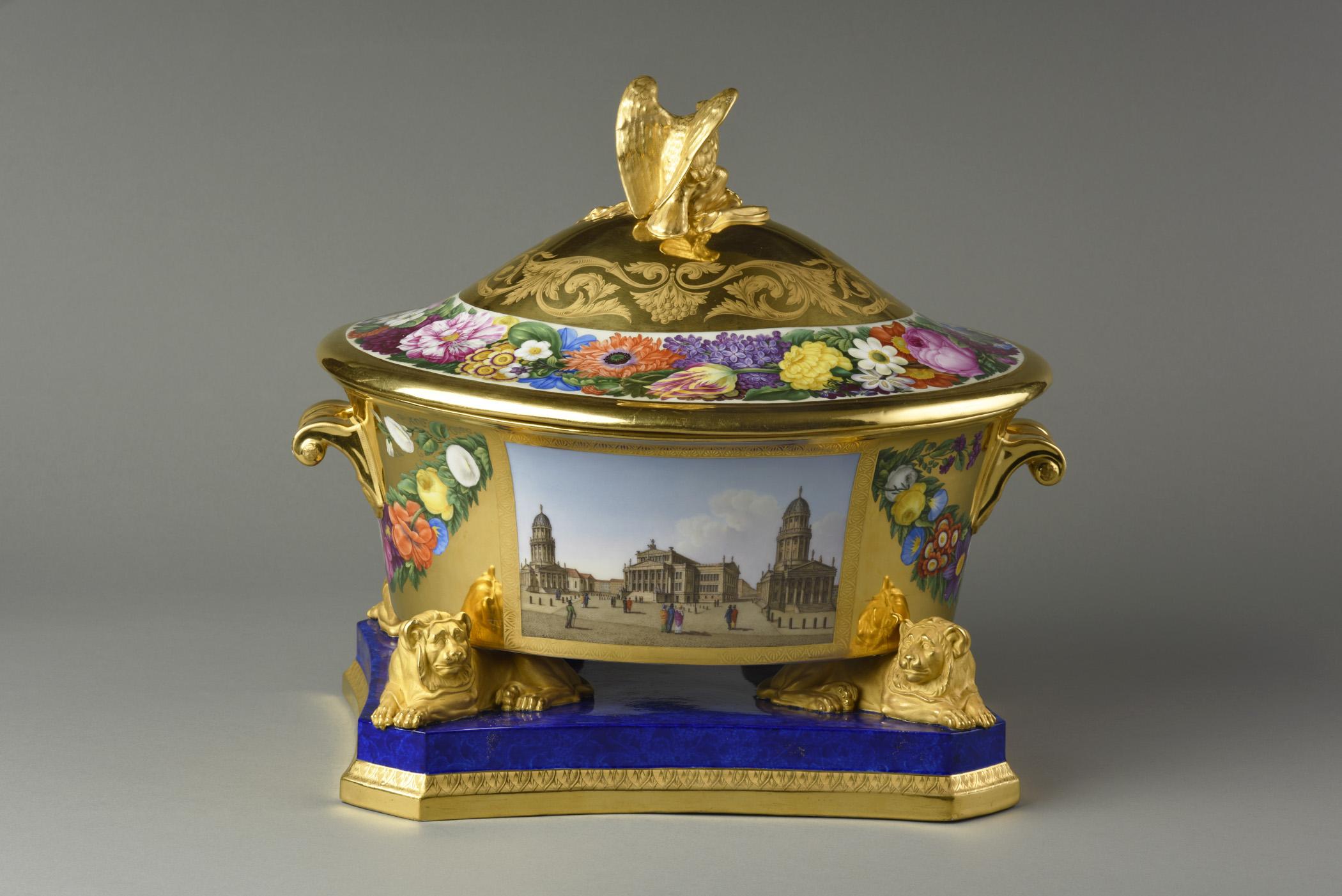 1996.0004.008 A Tureen, B Lid, C Tureen stand, view 3