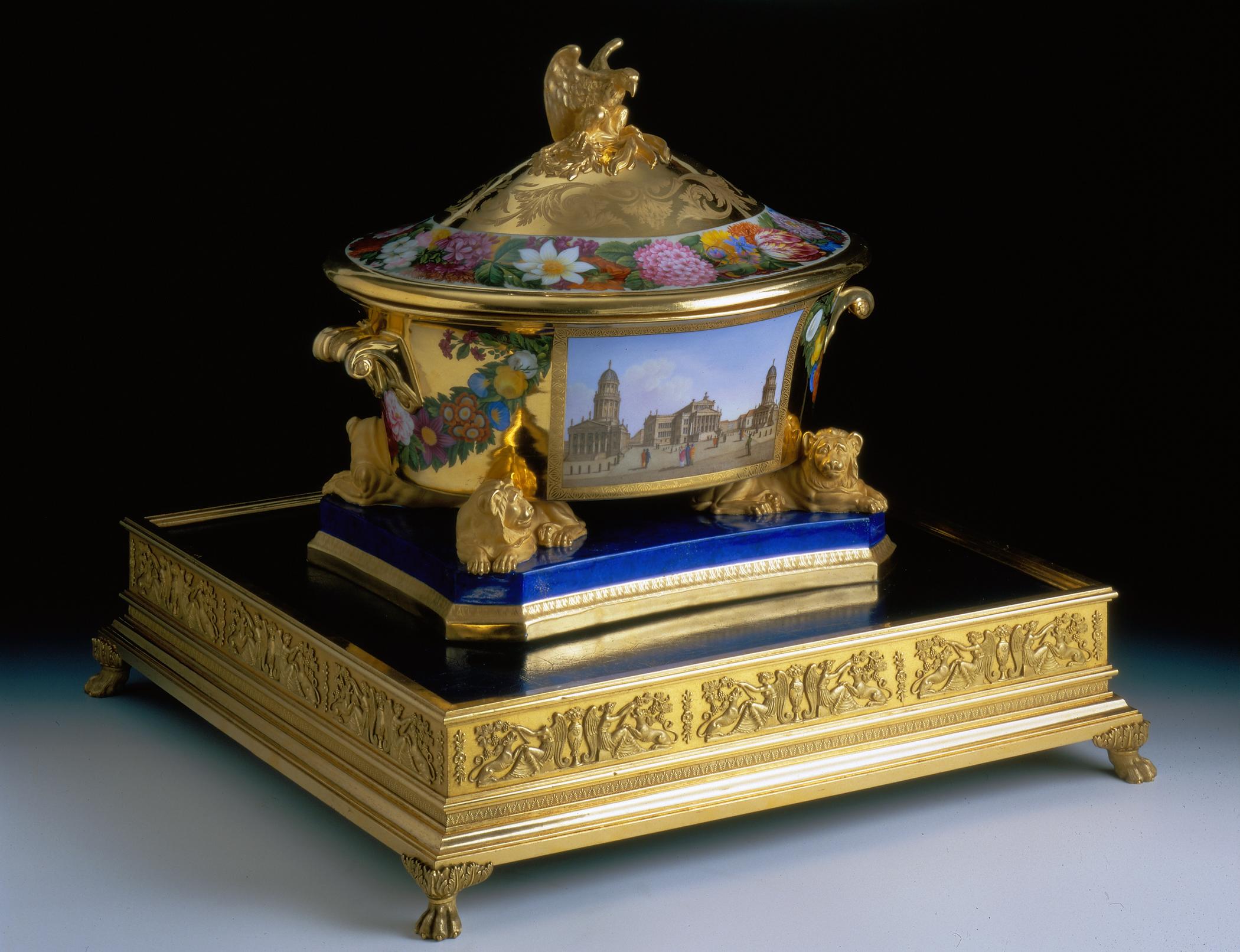 1996.0004.008 A-D Tureen